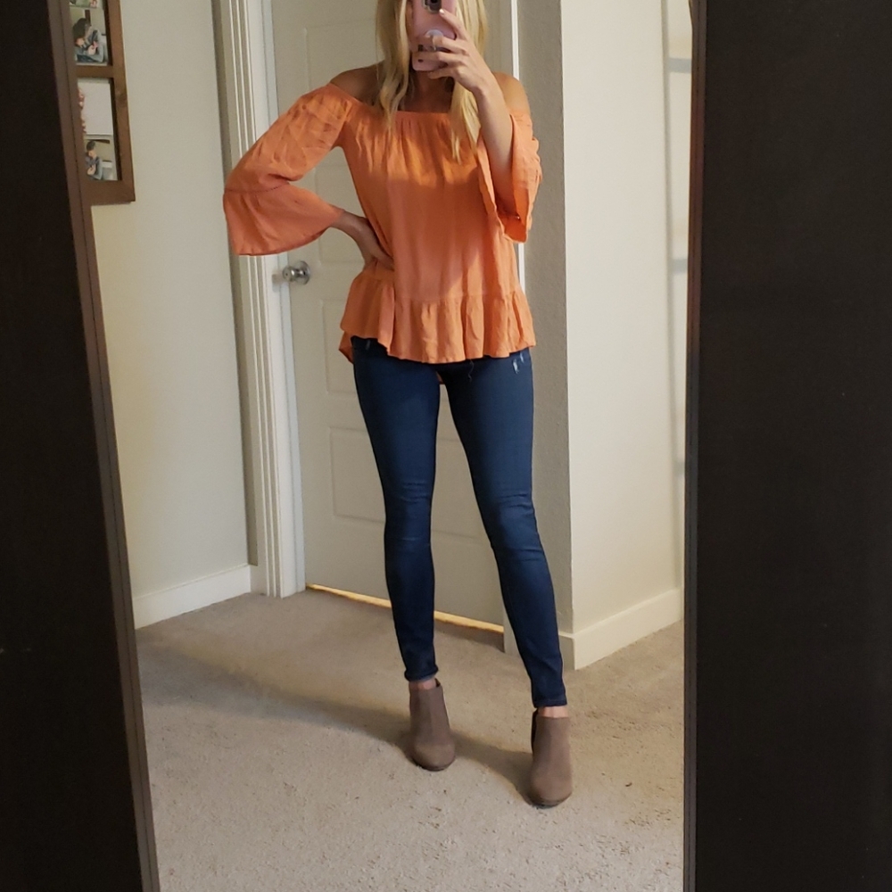 Orange flowy top 🌷
